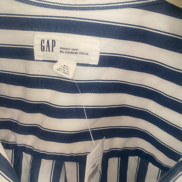 Blue & White Gap Perfect Shirt in Poplin - Picture 2 of 3